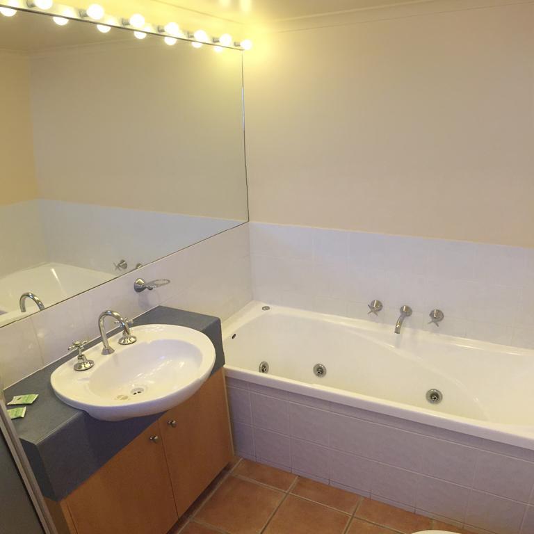 Horizons Beachfront Apartment พอร์ตแฟรี ห้อง รูปภาพ