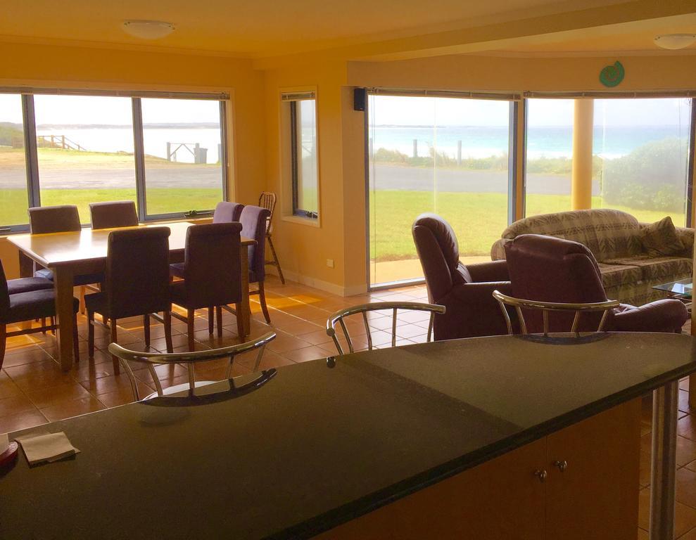 Horizons Beachfront Apartment พอร์ตแฟรี ภายนอก รูปภาพ