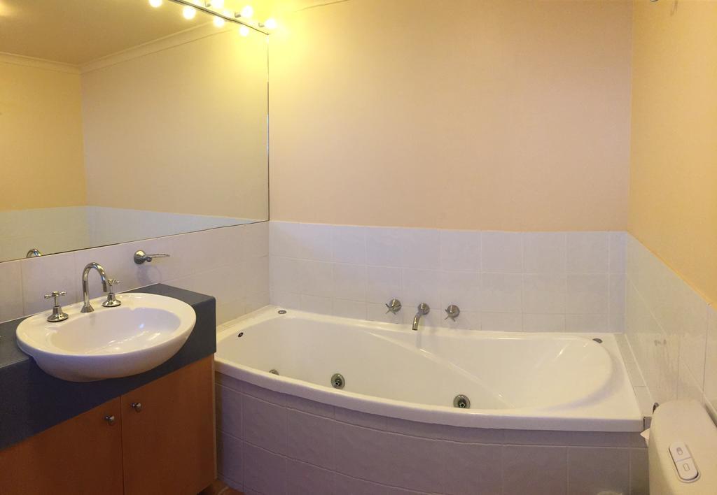 Horizons Beachfront Apartment พอร์ตแฟรี ภายนอก รูปภาพ