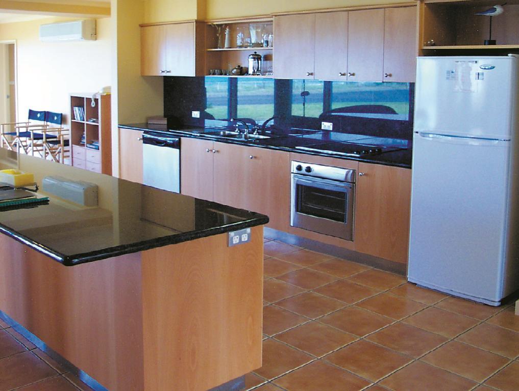 Horizons Beachfront Apartment พอร์ตแฟรี ภายนอก รูปภาพ