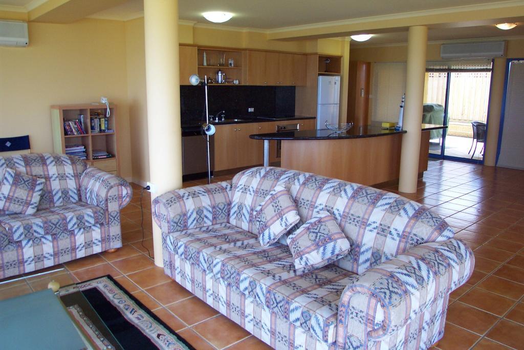 Horizons Beachfront Apartment พอร์ตแฟรี ภายนอก รูปภาพ